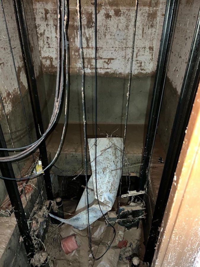 "Rehenes" en sus propias casas: un año sin ascensor tras la dana "Rehenes" en sus propias casas: un año sin ascensor tras la dana