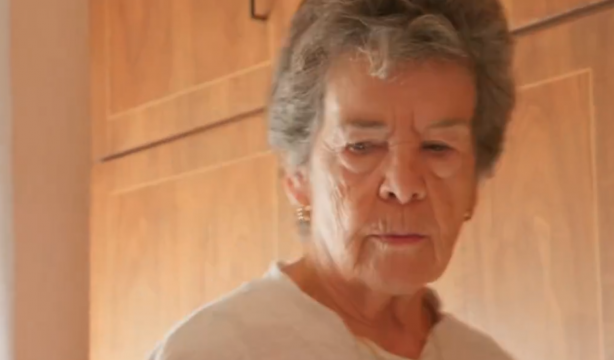 Maricarmen se queda: suspendido el desahucio de la mujer de 87 años que lleva 70 años en su casa