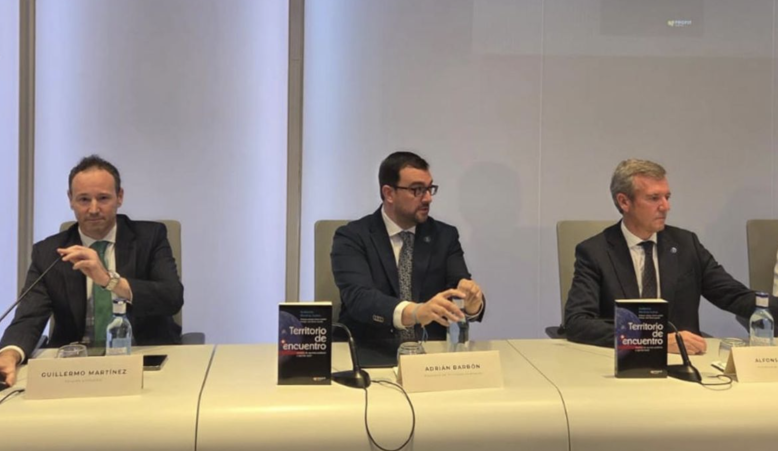 Guillermo Martínez presenta ‘Territorio de encuentro’ con los presidentes de Asturias y Galicia