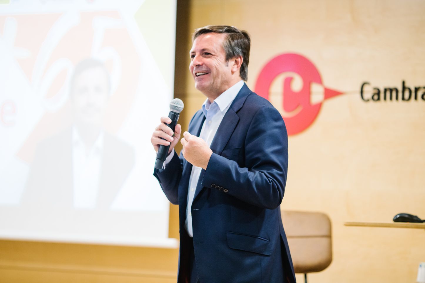 Francisco Valle: "Solo trabajando juntos, jóvenes y sénior, podremos dejar un futuro mejor" Francisco Valle: "Solo trabajando juntos, jóvenes y sénior, podremos dejar un futuro mejor"