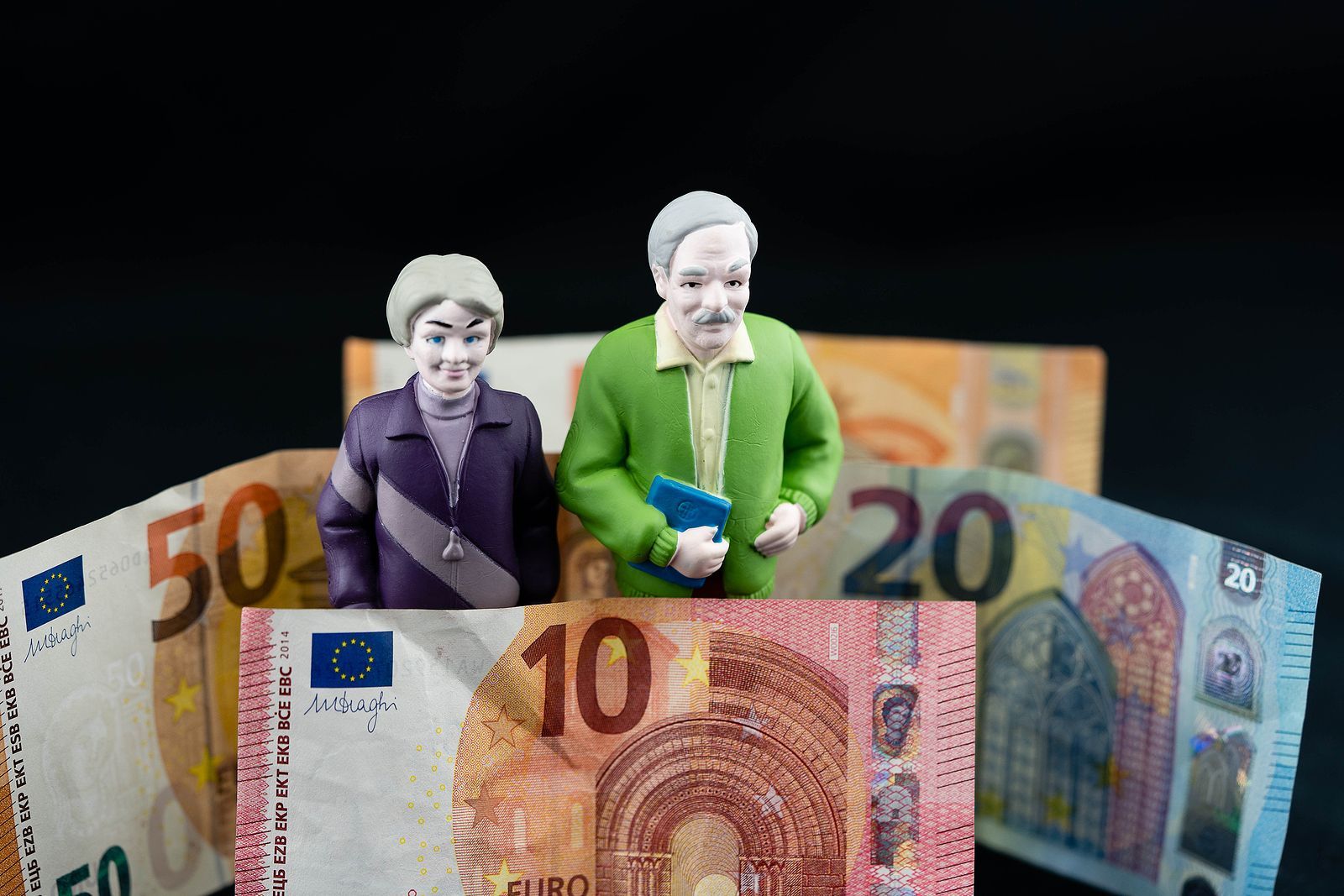 Impuestos y cotizaciones que suben en 2026: así afectan al bolsillo