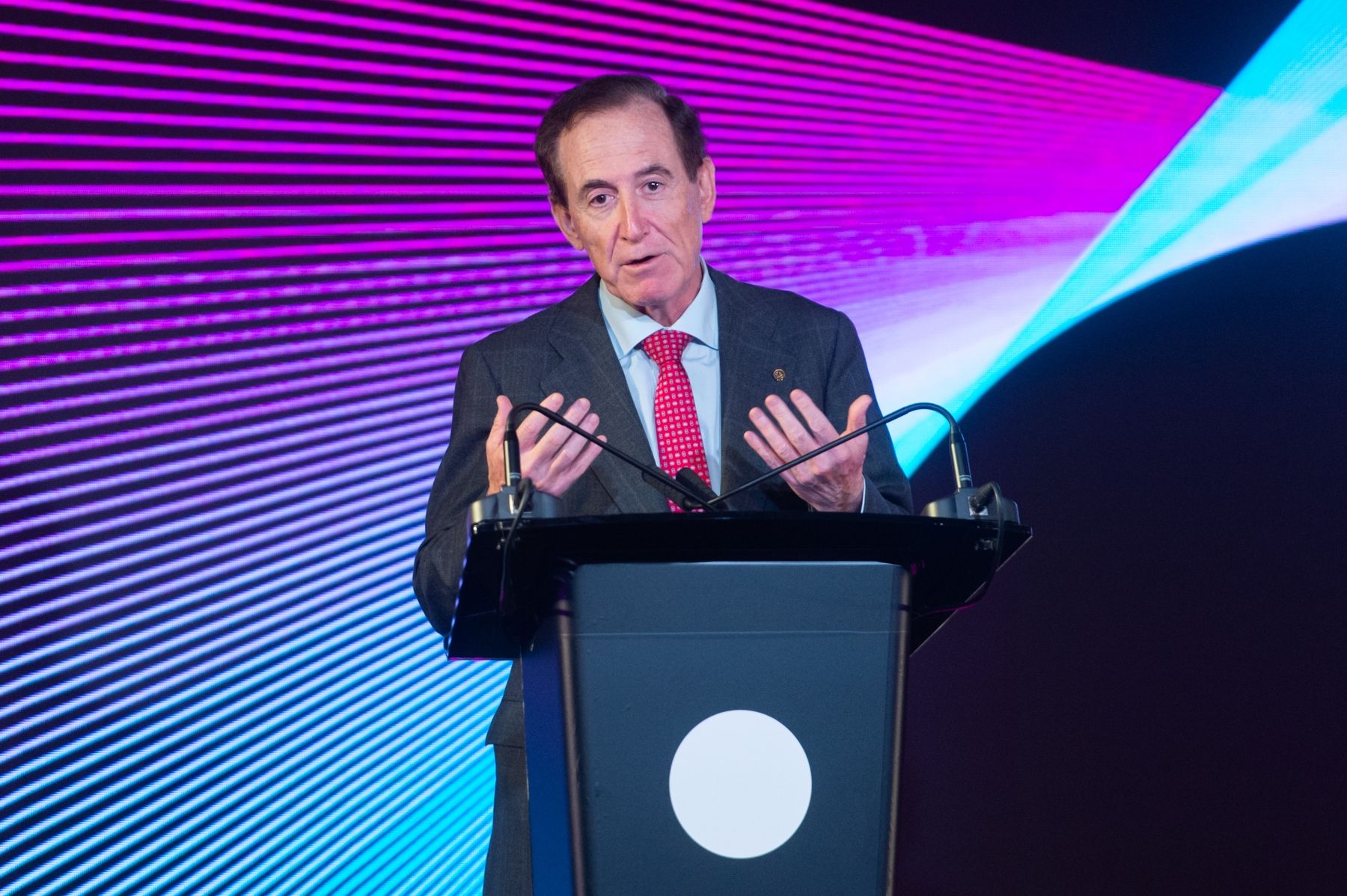 Huertas insta a compatibilizar las pensiones públicas, "que van a ser muy bajas", con ahorro privado