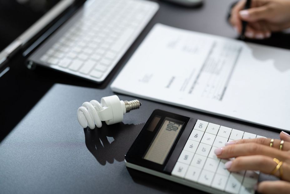 El recibo de la luz baja un 9,5% en enero con respecto al mismo mes del año pasado