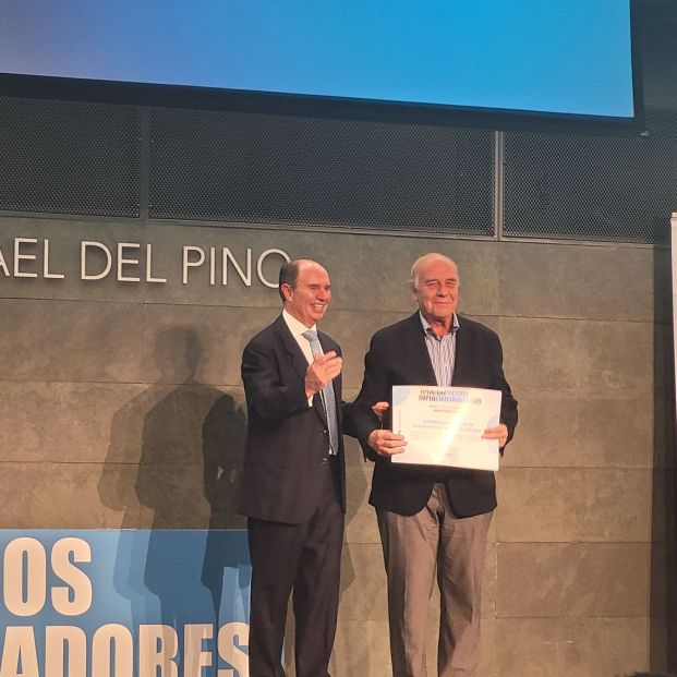 SUPERCUIDADORES entrega sus premios a 6 cuidadores y 26 entidades comprometidas con los cuidados SUPERCUIDADORES entrega sus premios a 6 cuidadores y 26 entidades comprometidas con los cuidados