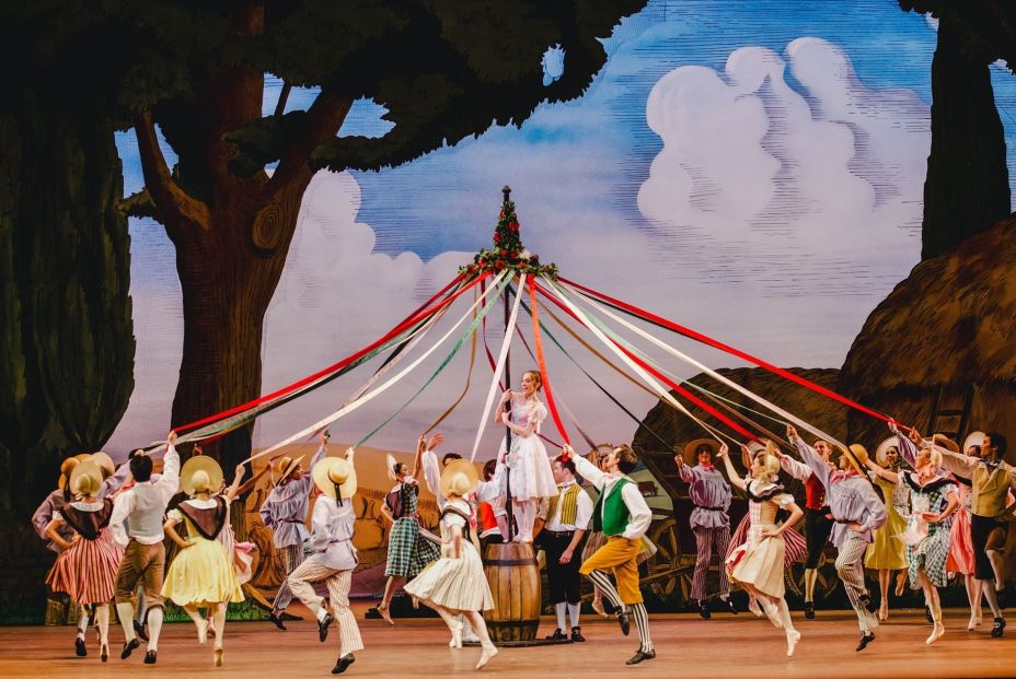 El emblemático ballet La Fille mal gardée del Royal Ballet llega en directo desde Londres a Madrid. FuenteEuropaPress. El emblemático ballet La Fille mal gardée del Royal Ballet llega en directo desde Londres a Madrid. FuenteEuropaPress.