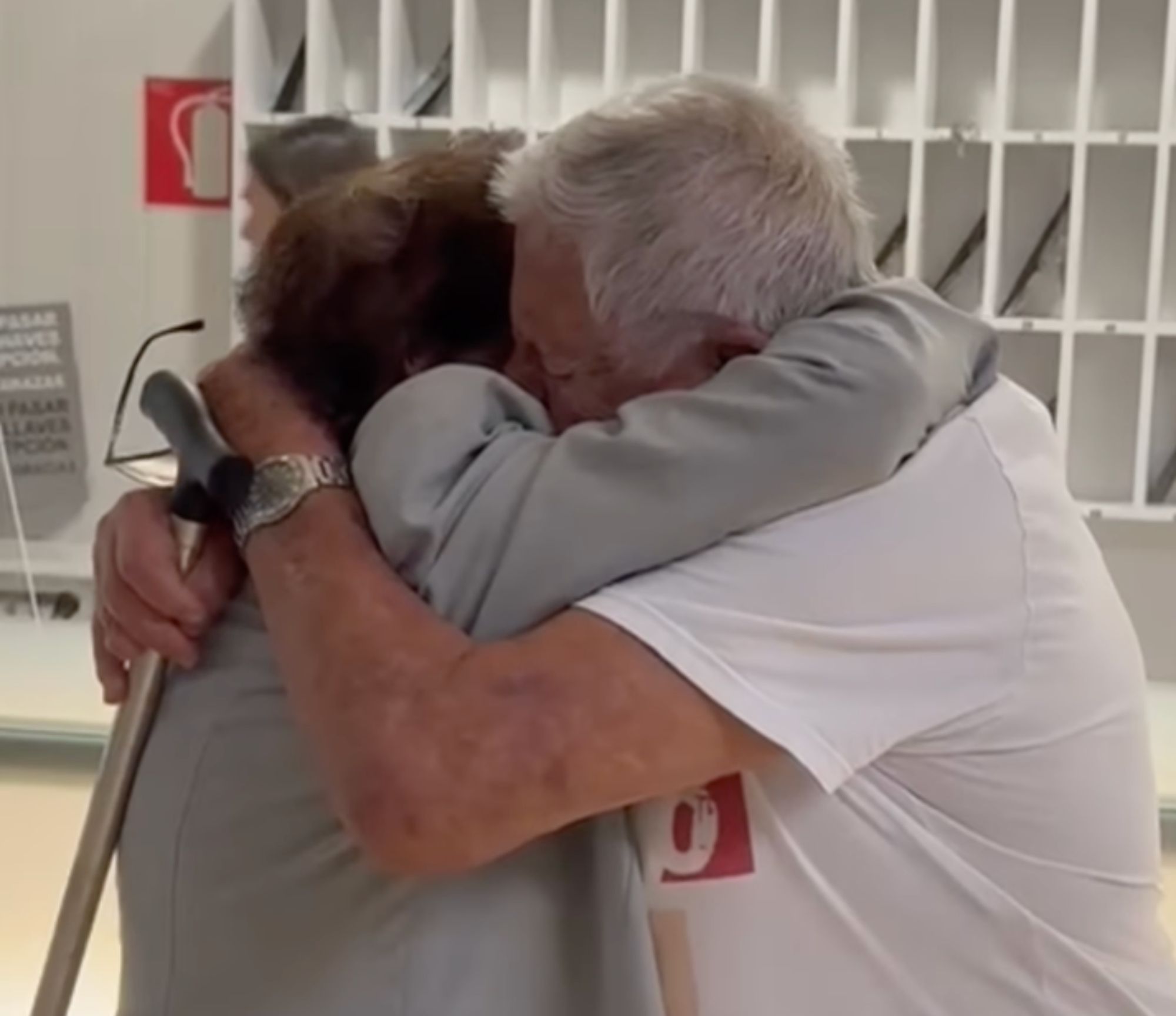 VÍDEO: El emotivo reencuentro de dos hermanos después de 70 años sin verse (Jessica Solleiro)