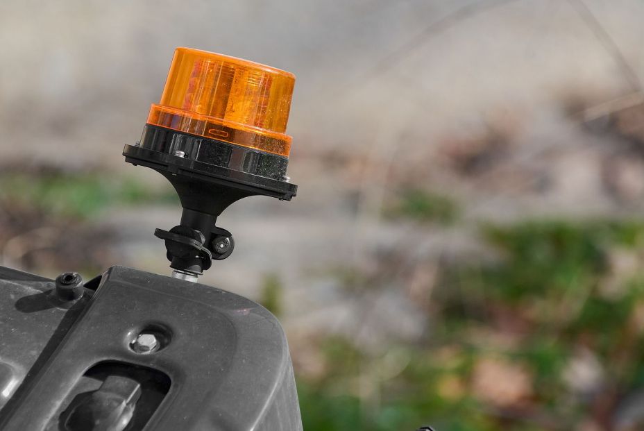 Esta es la sanción que puedes tener al no usar la baliza de emergencia V-16 en carretera Esta es la sanción que puedes tener al no usar la baliza de emergencia V-16 en carretera