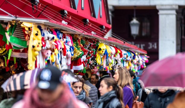 Los 10 mejores mercadillos que podrás visitar esta Navidad en España. Fuente: BigStock