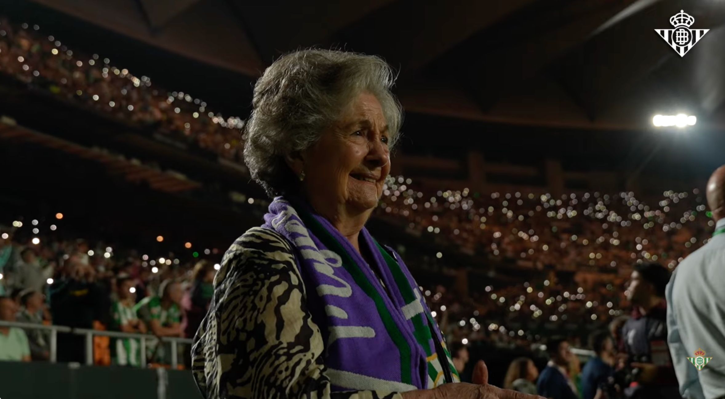 VÍDEO: La emoción de la 'Abuela de dragones' al ver jugar al Betis en el estadio por primera vez (Real Betis Balompié)