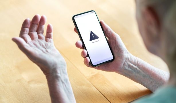 El Gobierno actualiza el Plan Mayor Seguridad: pone énfasis en los riesgos digitales y el edadismo