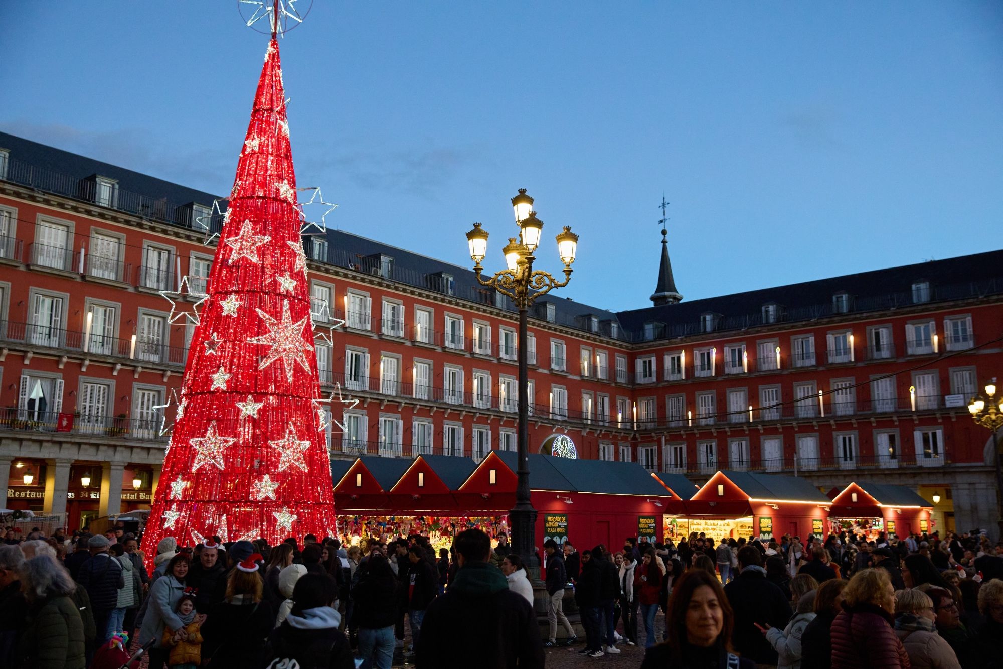 El mercado de Navidad de la Plaza Mayor de Madrid vuelve a abrir sus puertas: fechas y horarios (Jesús Hellín / Europa Press)