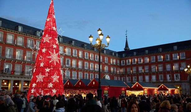 El mercado de Navidad de la Plaza Mayor de Madrid vuelve a abrir sus puertas: fechas y horarios (Jesús Hellín / Europa Press)