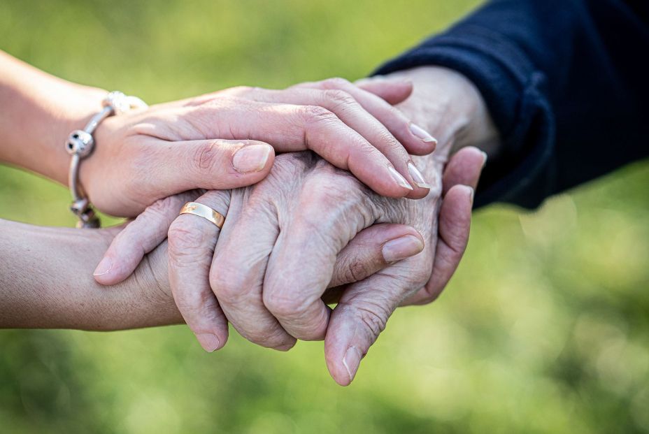 Los médicos de Atención Primaria se posicionan contra el maltrato a los mayores. Fuente: BigStock