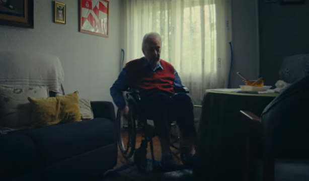 'Por ti lo hacemos posible', un corto que recuerda que miles de mayores viven atrapados en sus casas. Fuente: CGATE.