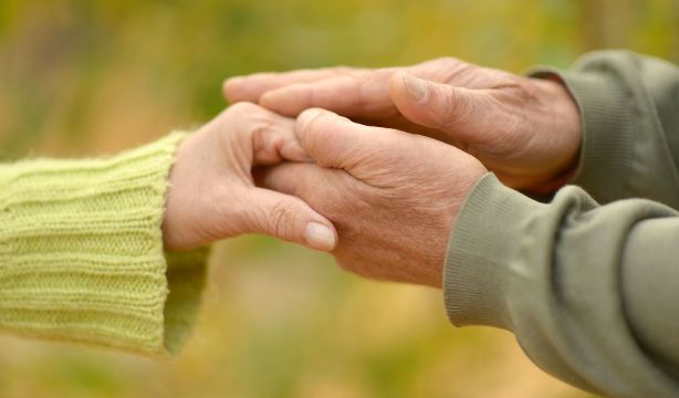 AFAMMER fomenta un programa para prevenir la violencia y la discriminacion hacia las mujeres mayores