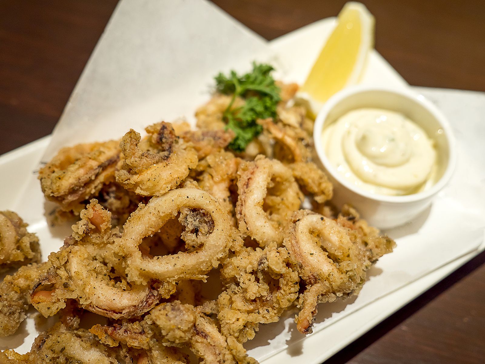 Dani García revela el truco para cocinar calamares fritos y que queden como los del bar. Fuente: bigstock.