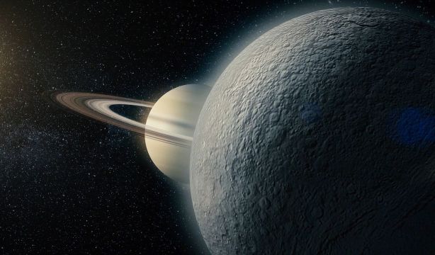 Descubren que la luna helada de Saturno podría albergar un océano estable apto para la vida