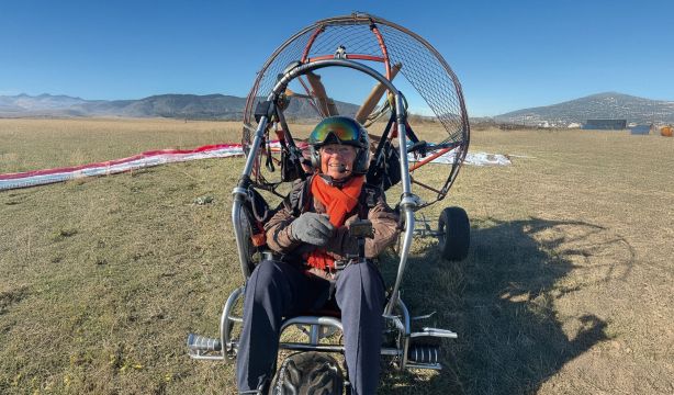 VÍDEO: Adopta Un Abuelo cumple el sueño de Pilar de volar con 84 años (Adopta Un Abuelo)