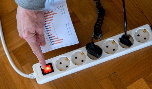 El electrodoméstico que consume tanta energía como 65 neveras encendidas a la vez