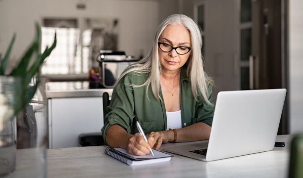 'TaleS' sigue apostando por el emprendimiento sénior y amplía su red a 9 universidades públicas