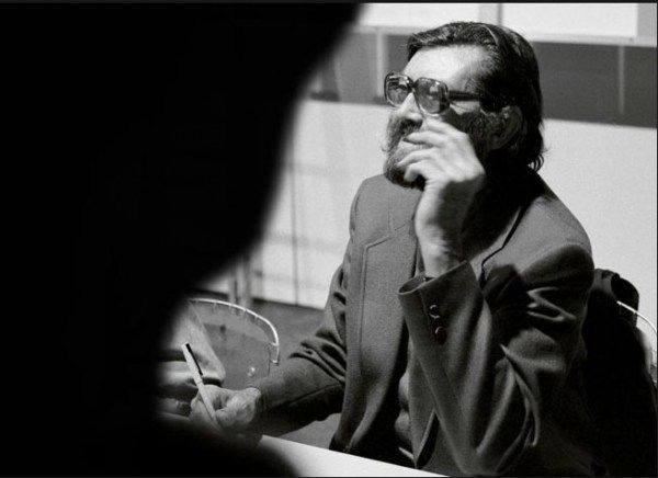 Julio Cortazar totografiado por Daniel Mordzinski