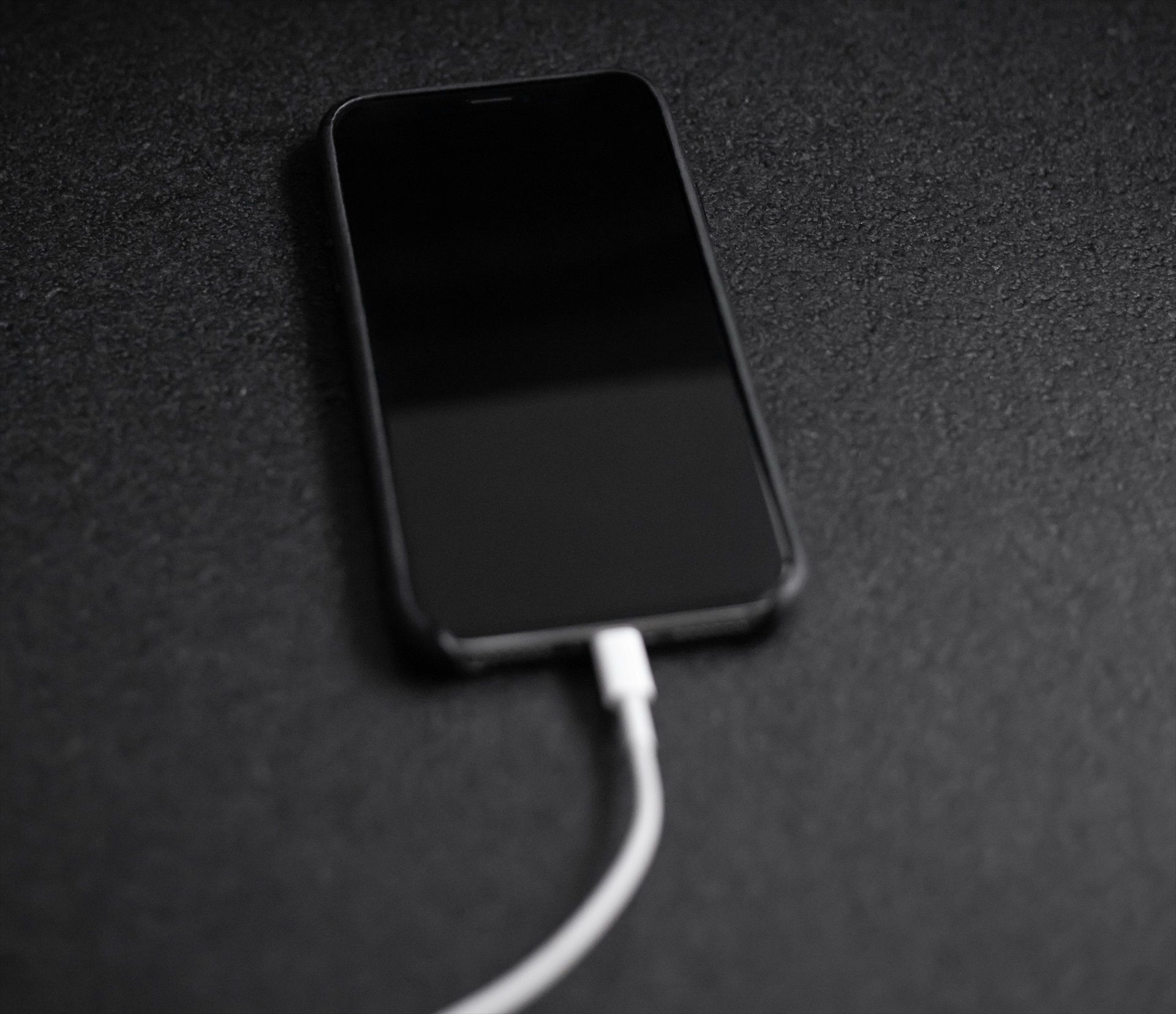 ¿Daña la carga rápida la batería del móvil? Un experimento da la respuesta Fuente: UNSPLASH / ANDREAS HASLINGER / EuropaPress.