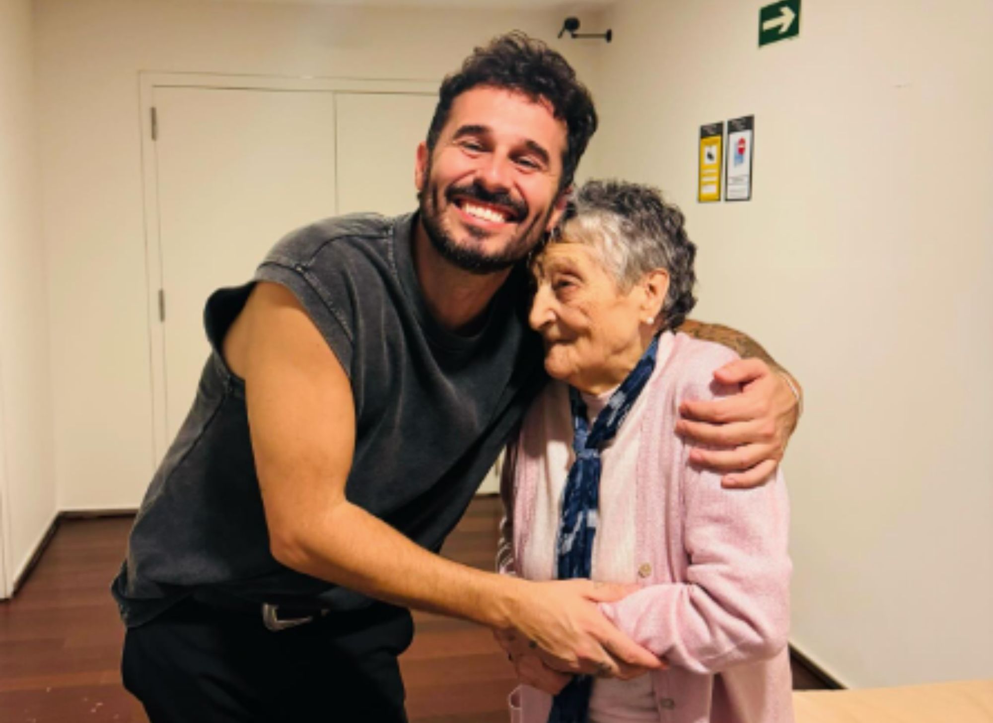 VÍDEO: La emotiva sorpresa del cantante Antoñito Molina a una mujer de 91 años (Instagram: Antoñito Molina)