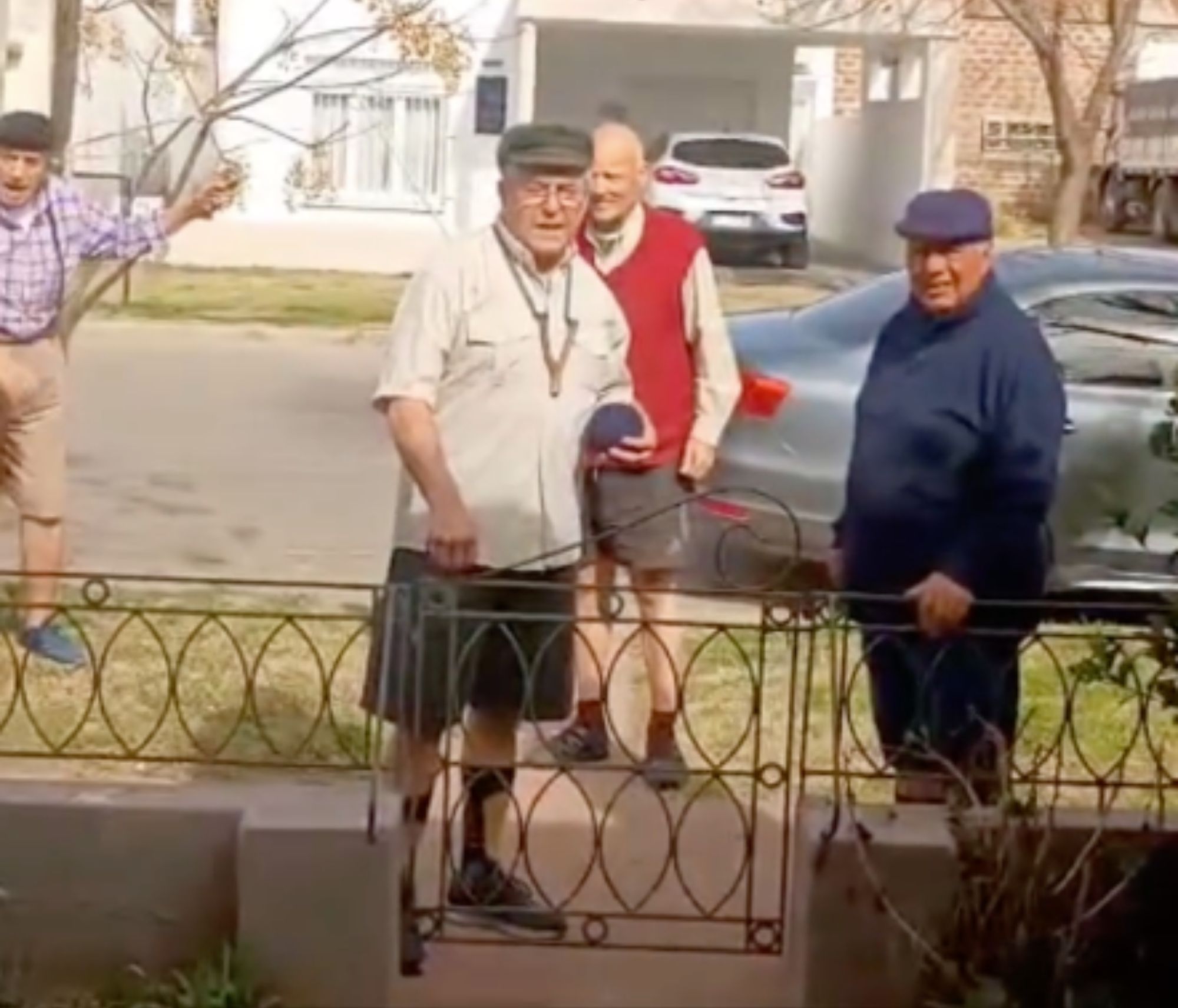 VÍDEO: Recrean cómo era su infancia jugando en la calle y conmueven en las redes (Bomberos Villegas)