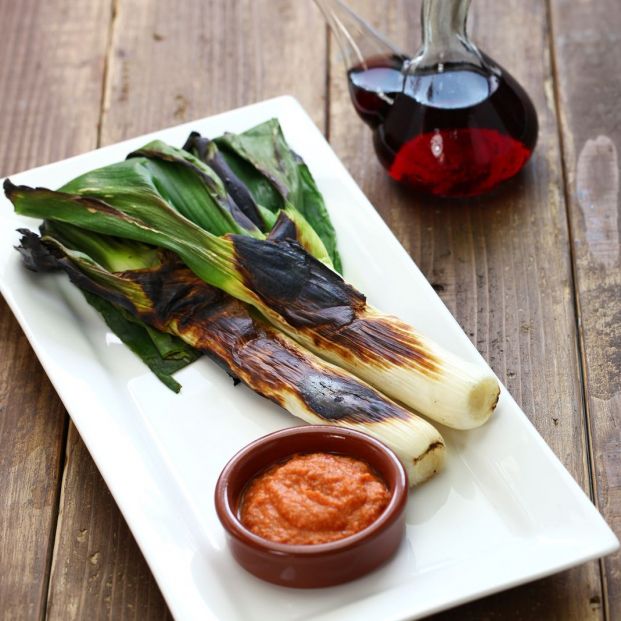 Calçots con salsa romesco