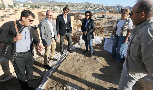 Descubren un zapato de esparto de 2.300 años en la Illeta dels Banyets. Foto: Diputación de Alicante.