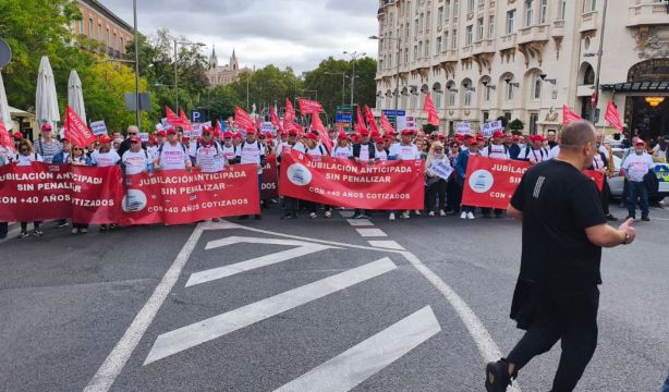 asjubi40 manifestacion banderas