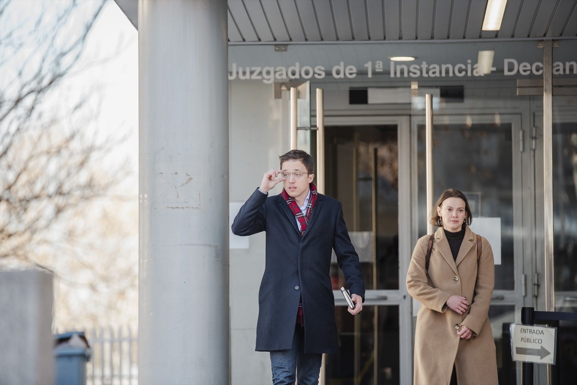 El juez propone juzgar a Errejón por la presunta agresión sexual a la actriz Elisa Mouliaá