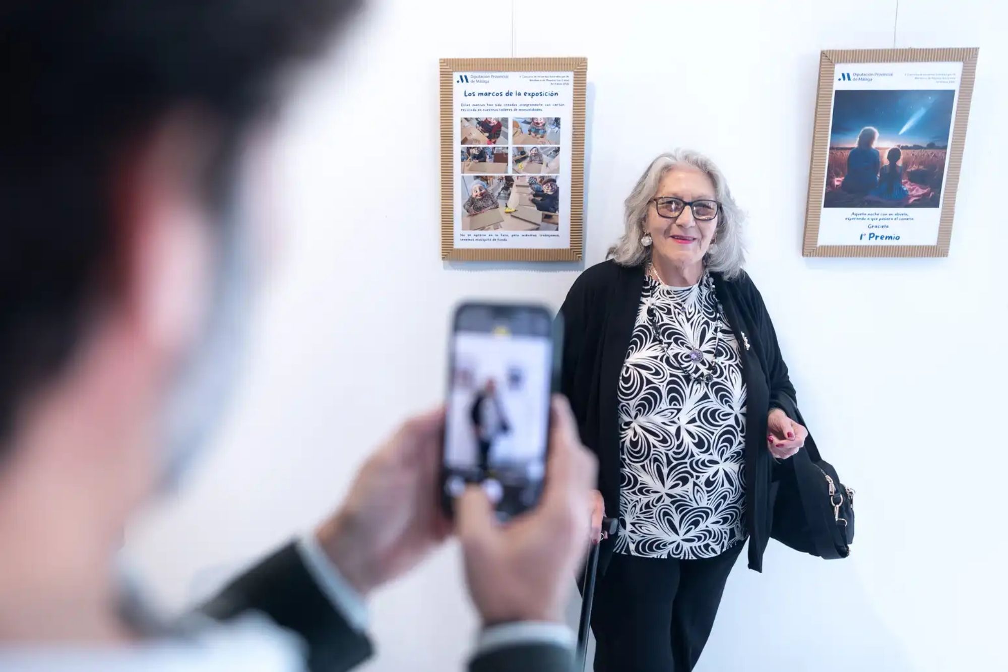 Málaga acoge una exposición de imágenes con IA que recrean recuerdos de usuarios de residencias