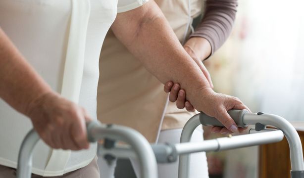 La Comunidad de Madrid se une al Colegio de Médico para acelerar los trámites de la dependencia. BigS