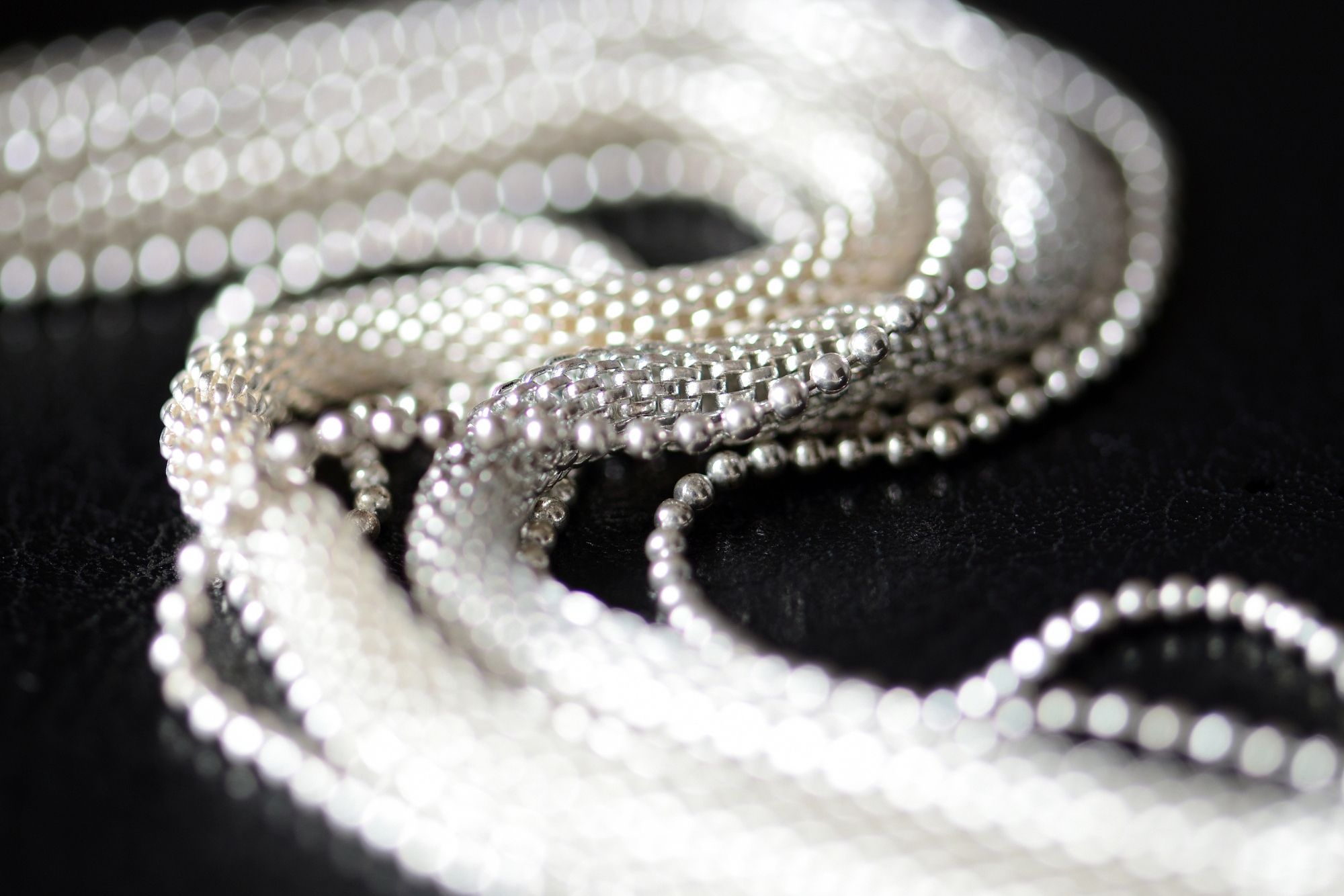 El truco infalible de unos joyeros para quitar los nudos de las cadenas (Bigstock)