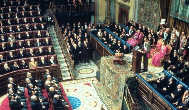 "Hoy comienza una nueva etapa de la historia de España": así fue la proclamación de Juan Carlos I. Fuente: Europa Press.
