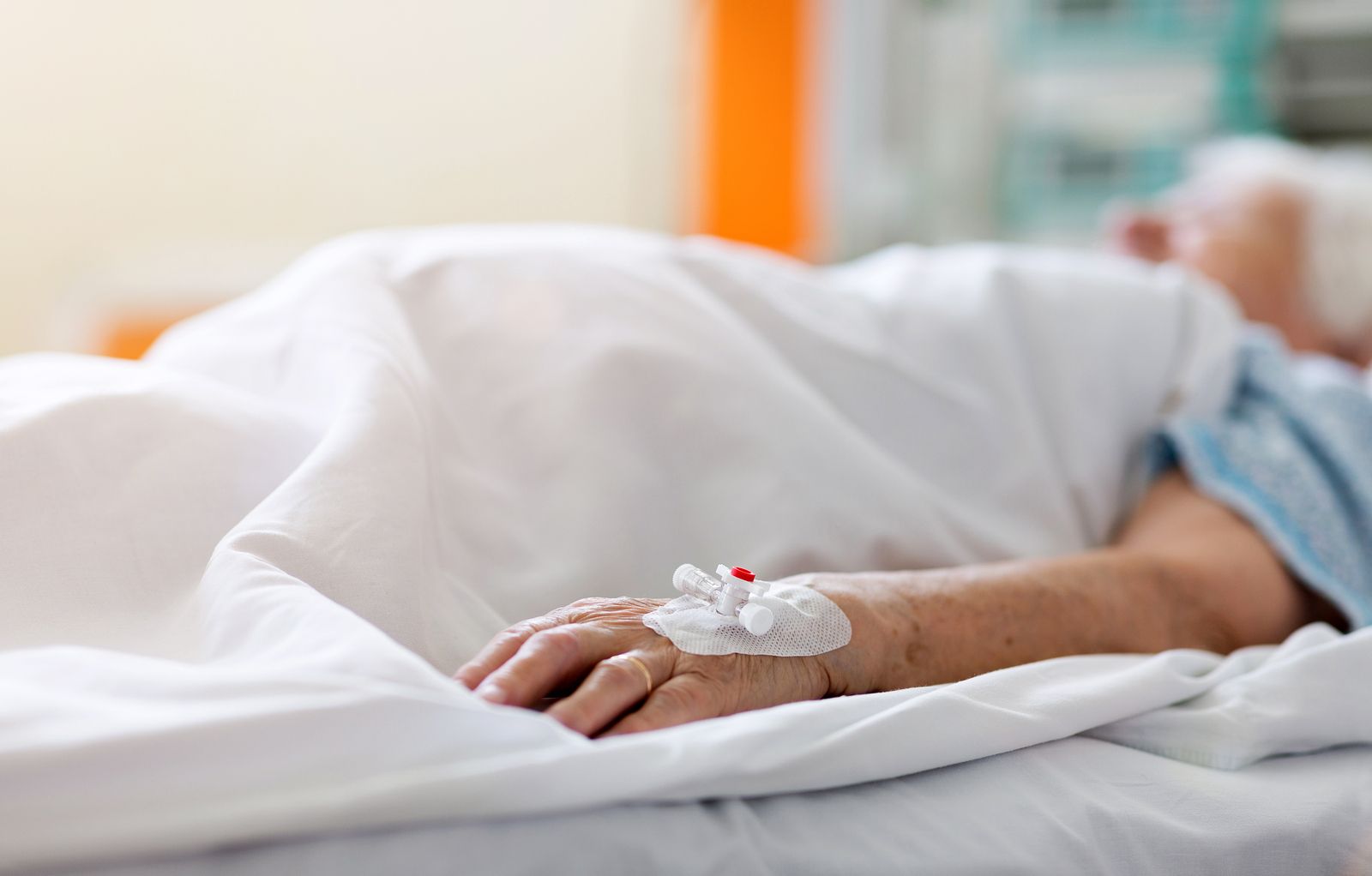 ¿En qué consiste la sedación y cómo puede afectar a las personas mayores?