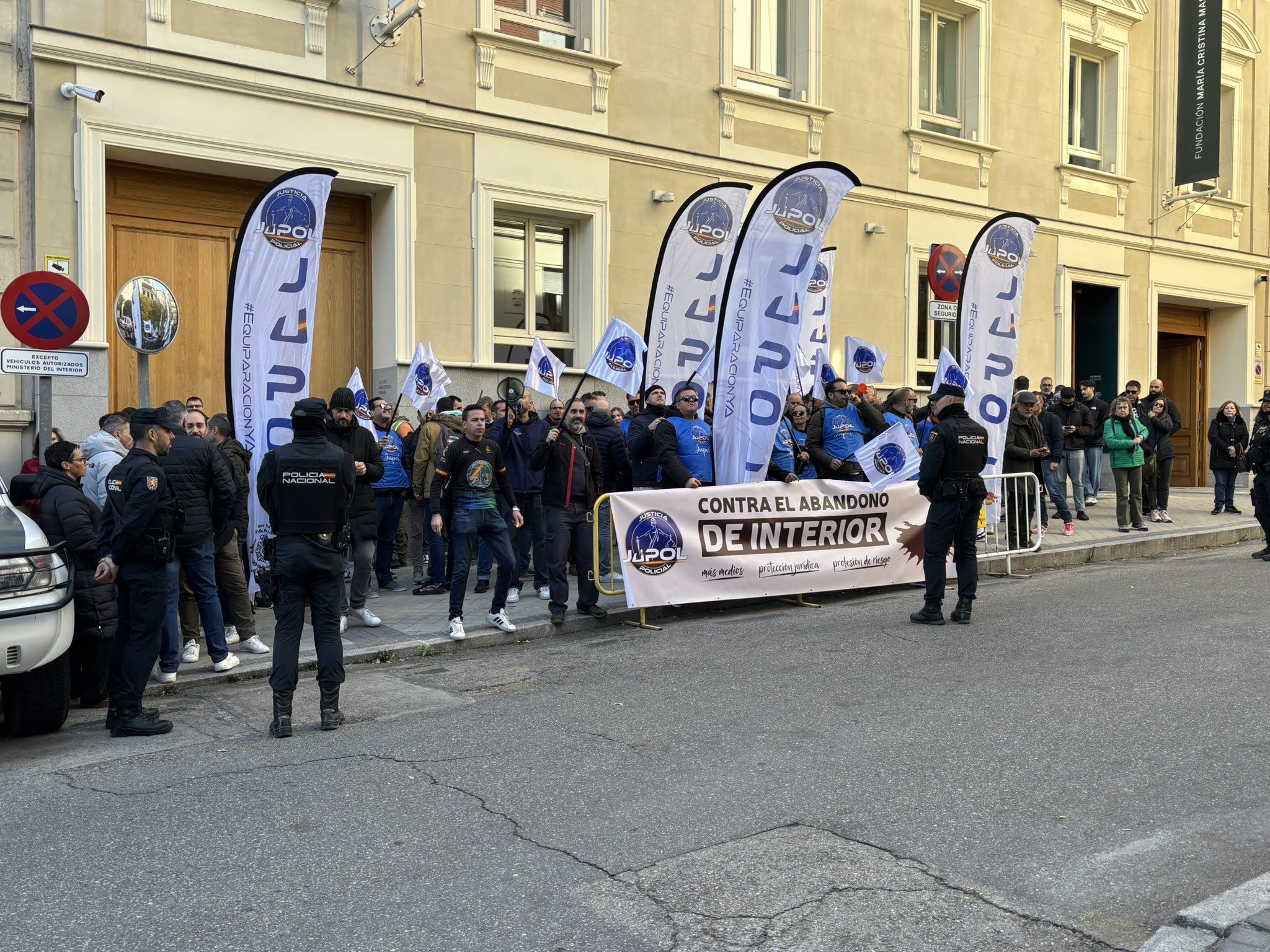 Marlaska asegura que trabajan en la jubilación anticipada de policías y guardias civiles