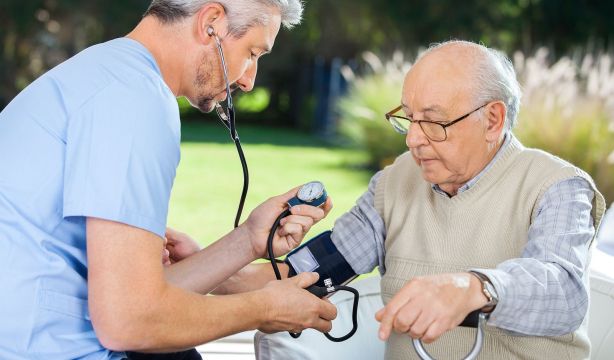 El dolor crónico puede elevar (y mucho) la presión arterial. (Bigstock)