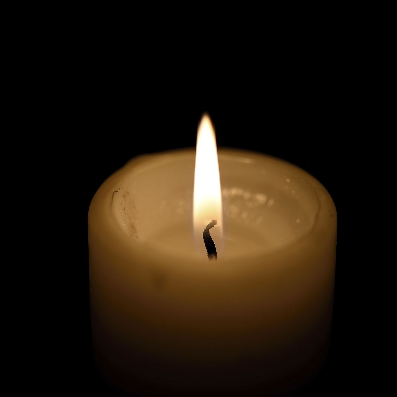 El truco para arreglar una vela que se hunde por el centro