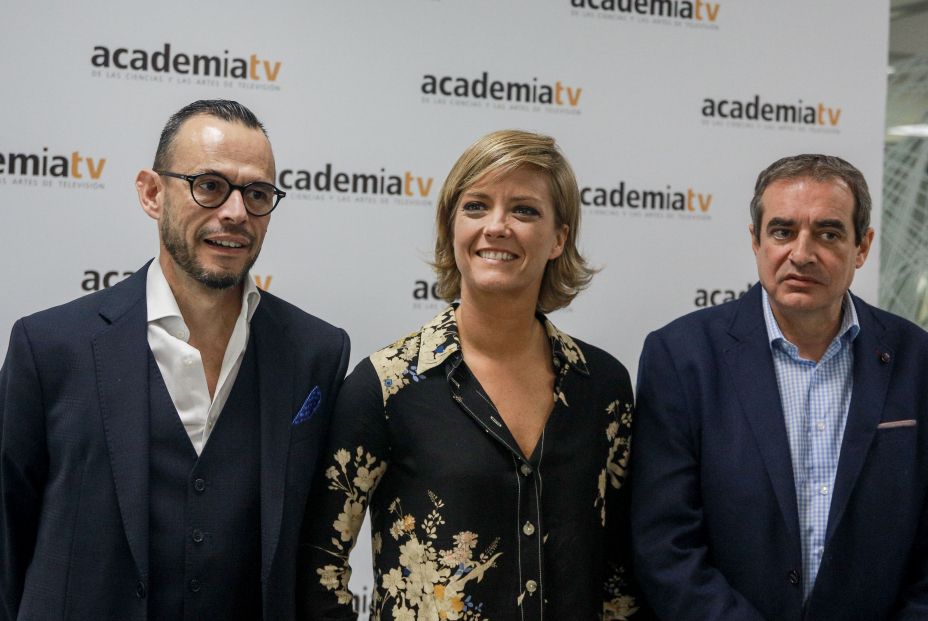 El vicepresidente y miembro del Comité Organizador del debate Pedro Olloqui; la presidenta de la Academiatv y directora del debate María Casado y el vicepresidente y miembro del Comité Organizador del debate Fra El vicepresidente y miembro del Comité Organizador del debate Pedro Olloqui; la presidenta de la Academiatv y directora del debate María Casado y el vicepresidente y miembro del Comité Organizador del debate Fra