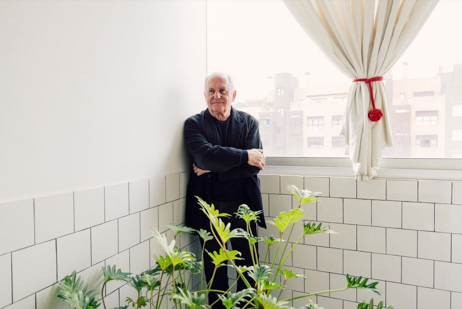 El cantautor Víctor Manuel posa para Europa Press, a 20 de noviembre de 2025, en Madrid (España). El cantautor Víctor Manuel posa para Europa Press, a 20 de noviembre de 2025, en Madrid (España).