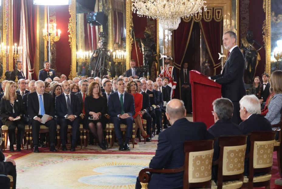 Buenos días, monarquía; bienvenida, democracia