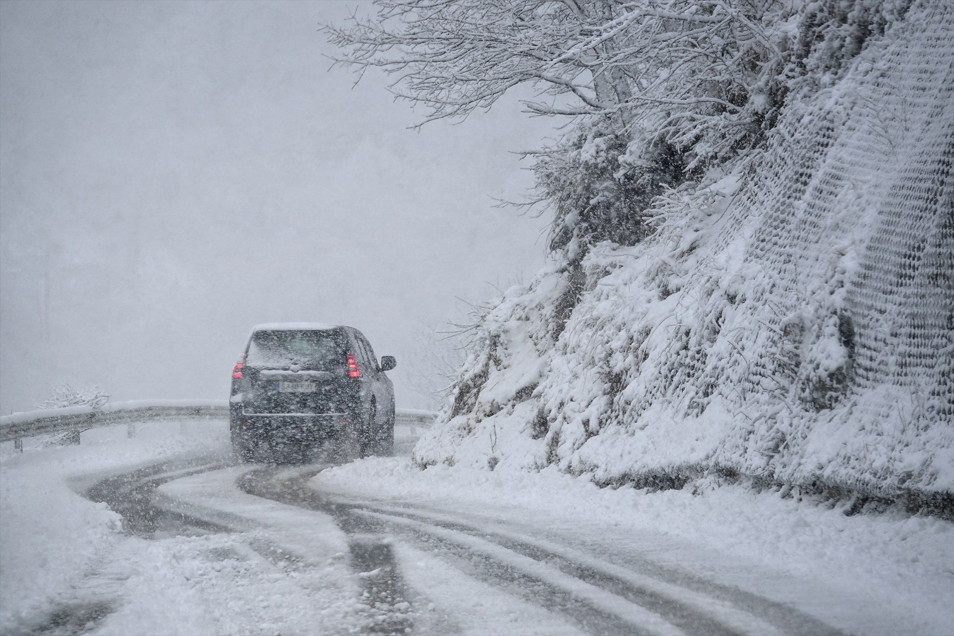 La DGT explica qué significan los cuatro colores de la nieve