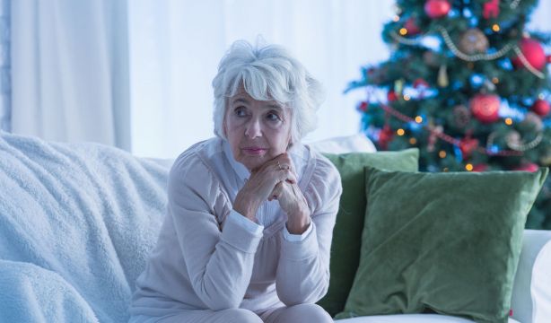 La Fundación Amigos de los Mayores lanza la campaña '#IluminaSuNavidad' para combatir la soledad (Bigstock)