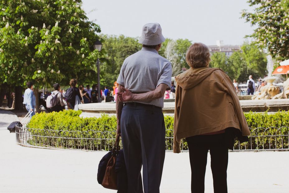 Las ciudades se han construido excluyendo a los mayores: "No fueron la prioridad política"