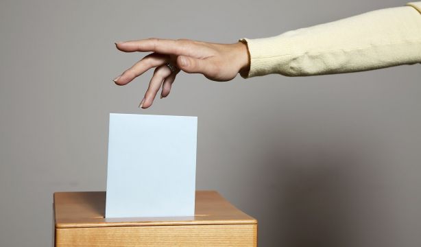 La mitad de la población española, insatisfecha con su sistema democrático. Foto: Bigstock.