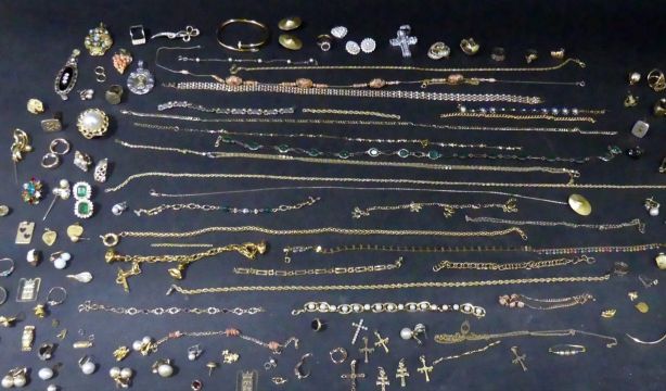 Detenida una cuidadora por robar 22.000 euros a mayores dependientes Detenida una cuidadora por robar 22.000 euros a mayores dependientes