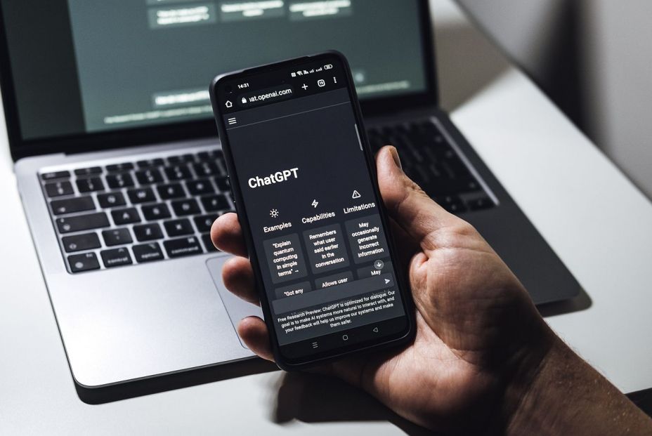 Más del 40% de los mayores ya usa la inteligencia artificial para hacer consultas sobre su salud