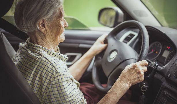 Vivir a una hora en coche de un hospital: la desigualdad que aún afecta a casi 800.000 españoles